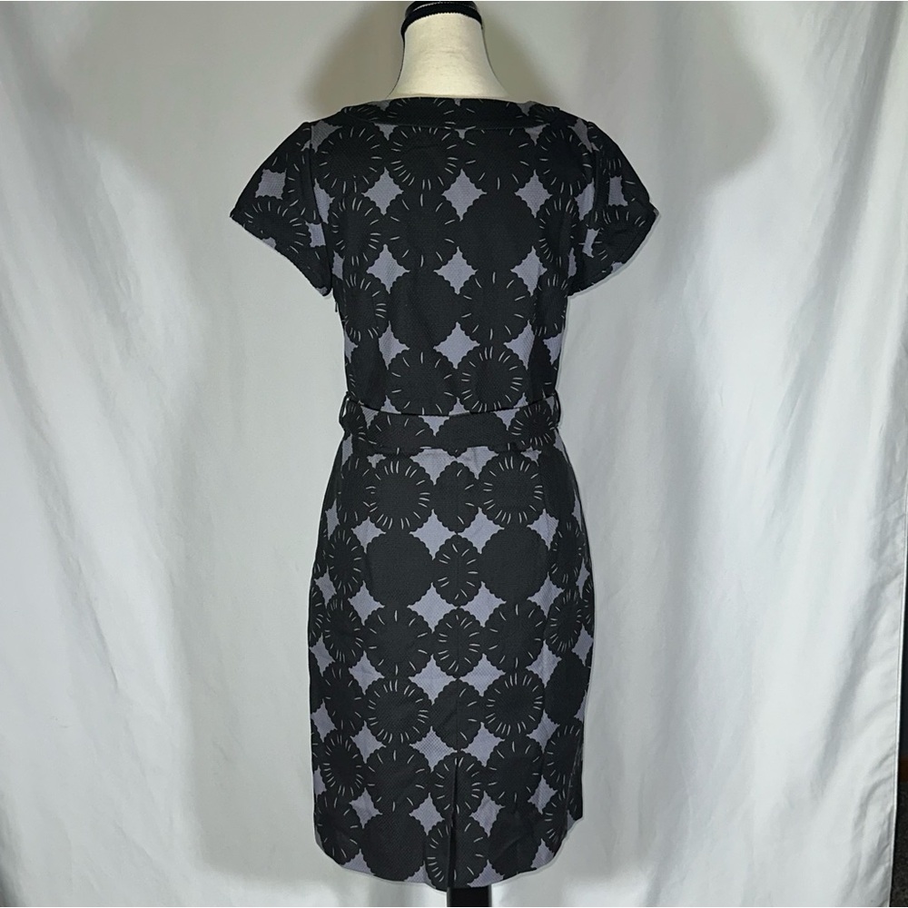 Boden • Purple Grey Black Floral Patterned Dress W/Belt Size 6R - Picture 4 of 13